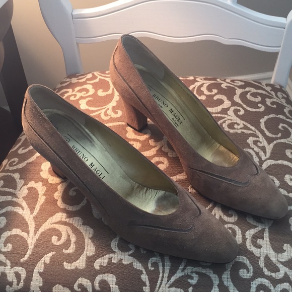 Bruno Magli Suede tan heels - Picture 6 of 7